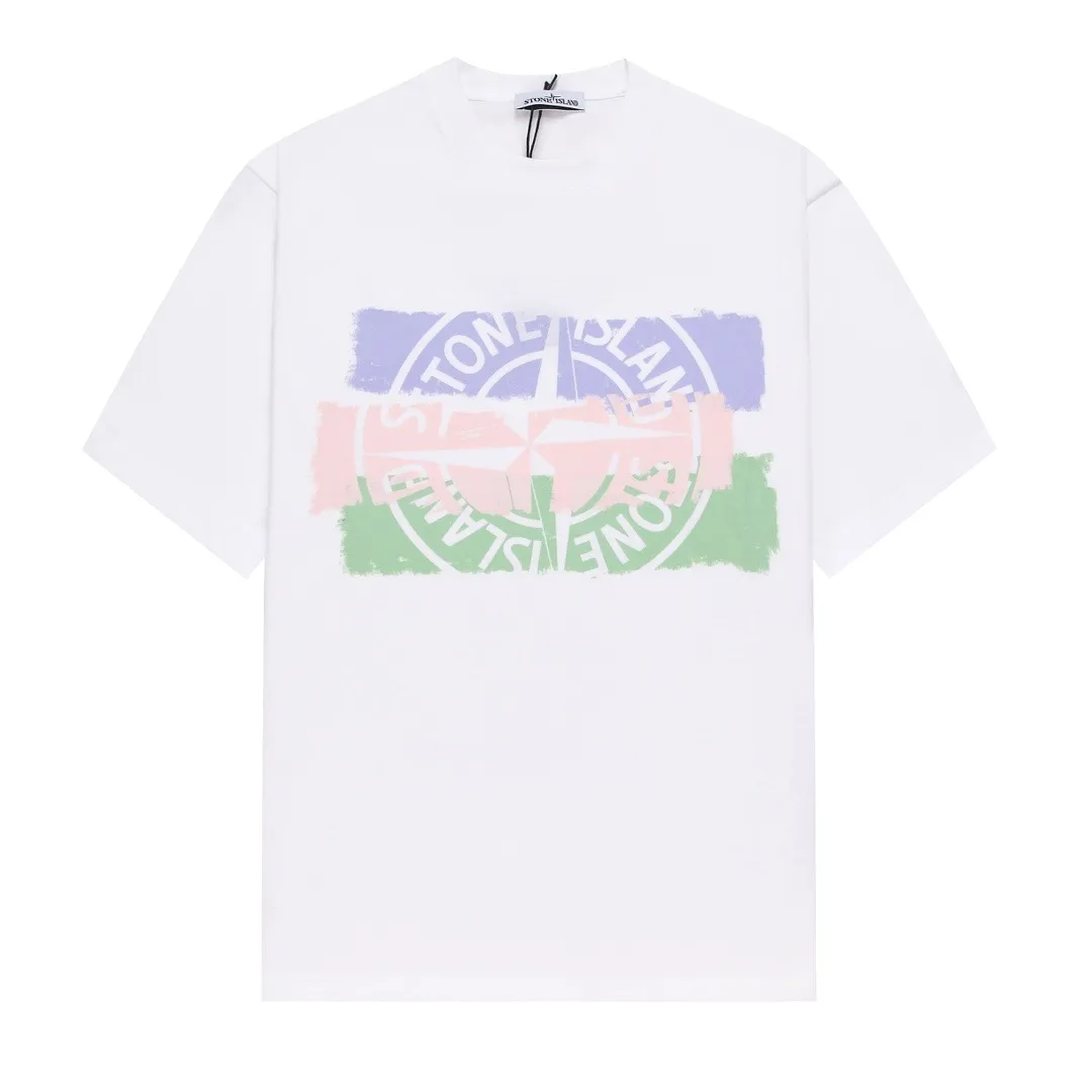 W686#P110💰 2025🆕 Stone lsland/Stone Island Rome Milan Florence city limited edition logo printed short-sleeved T-shirt ⚠️[Original creation with high control of details] - Made of 260 grams of combed cotton double yarn, soft and comfortable to the touch, sweat-absorbent and breathable. - Simple basic and versatile style, original single quality, the first choice for couples. - Made by a large factory, four needles and five threads on the shoulder, neatly arranged High-quality workmanship. - Same style for men and women, very versatile, one piece for each person, details are clearly visible. Color: Black White Size: M L